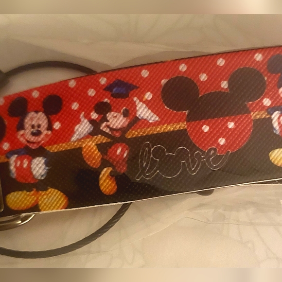 Mickey Mouse Key Fob 🎉2/$30🎉 - Picture 7 of 8